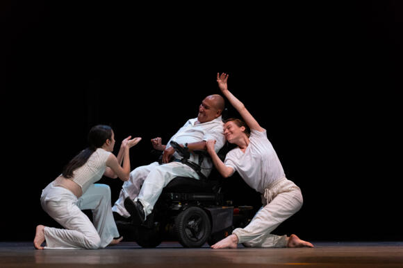Monaco Dance Forum : "Lever les yeux" par Cécile Martinez