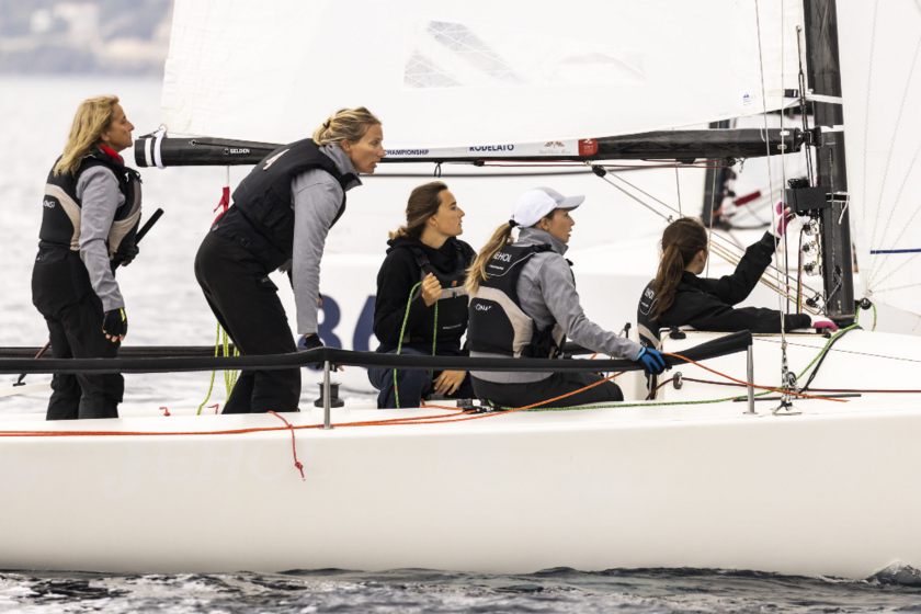 Women Leading & Sailing Trophy 1/1